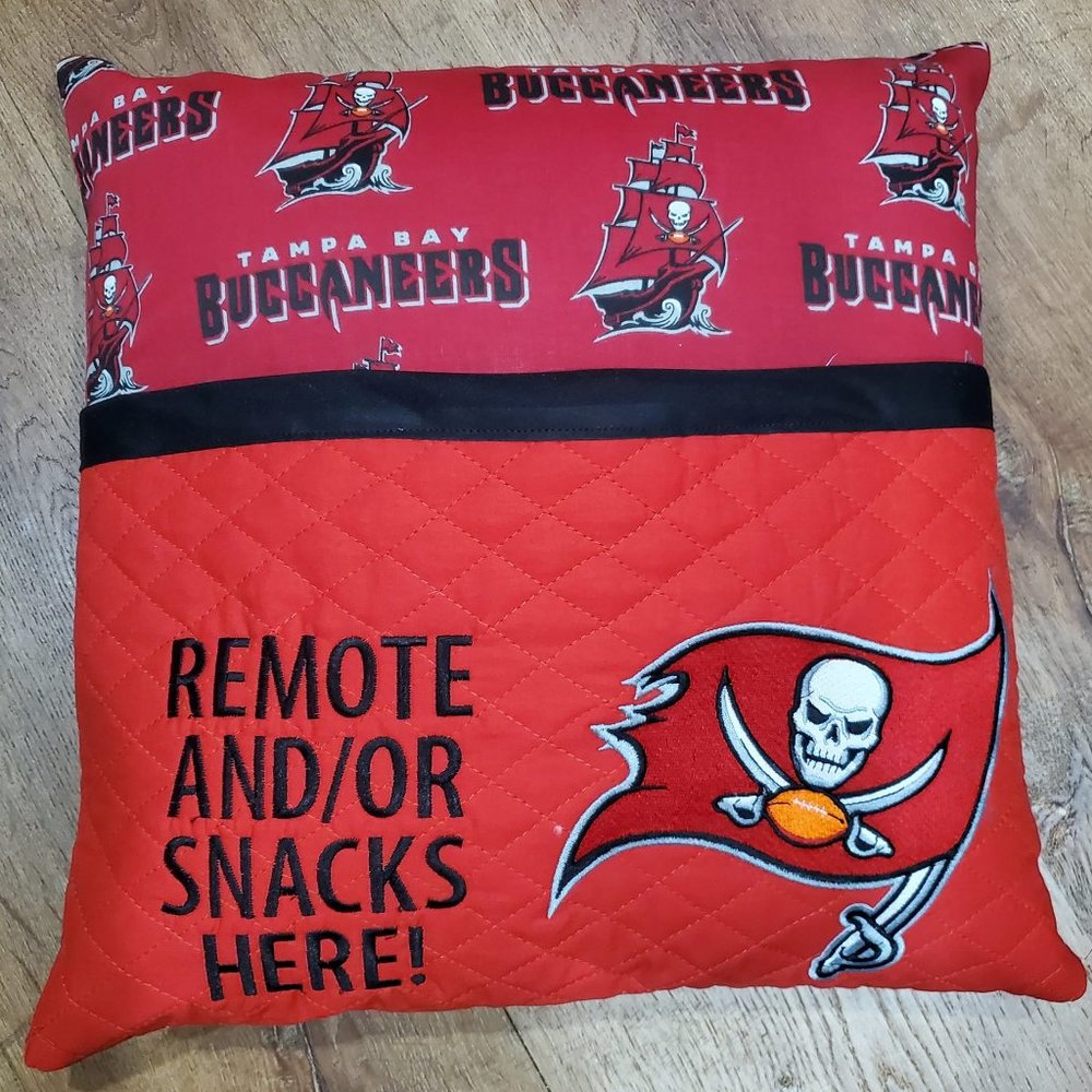 Tampa Bay Buccaneers Red/Blk Reading Book Pocket Pillow 16"x16"